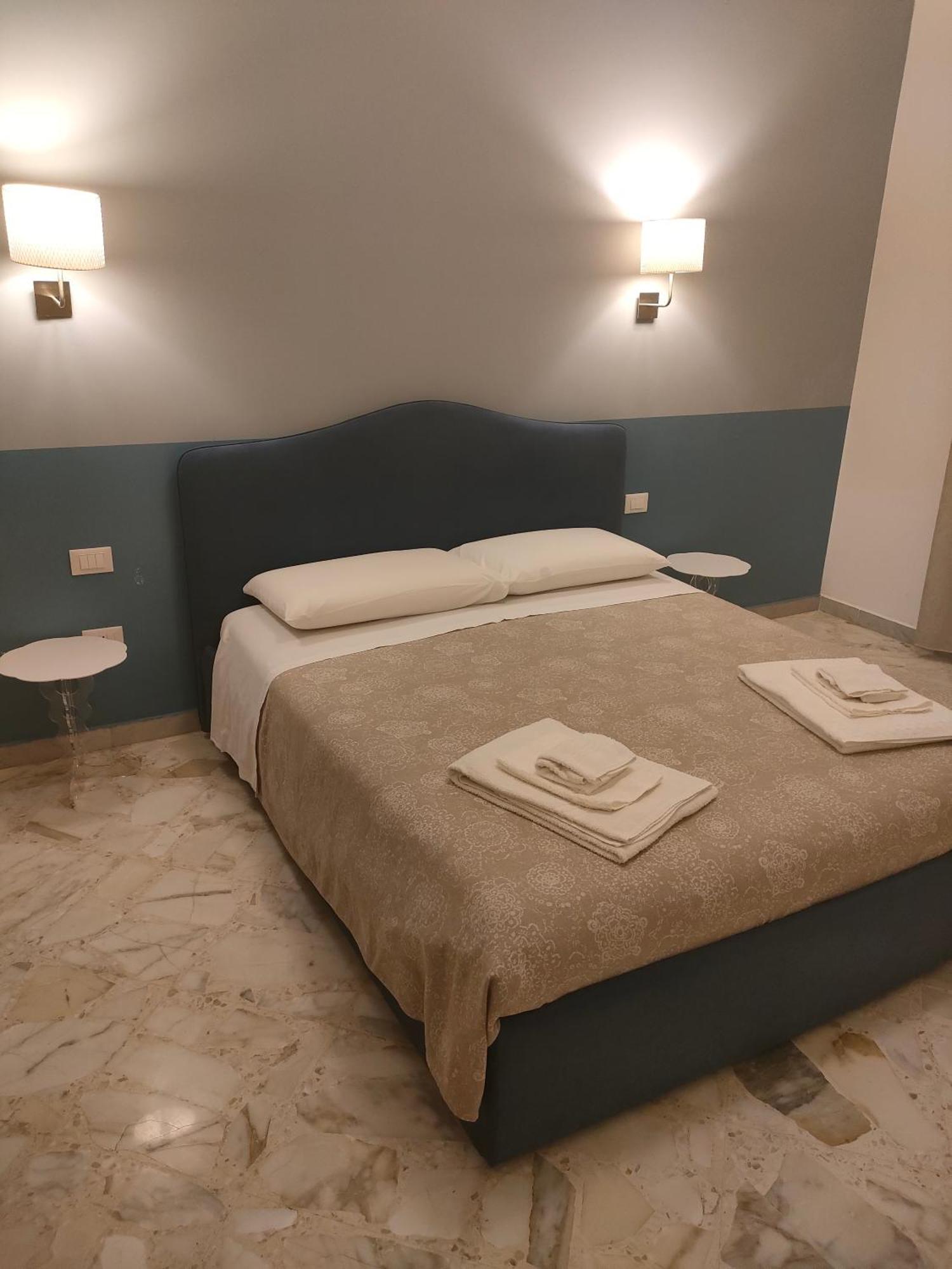L'Angolo Di Oli' Lecce Bagian luar foto
